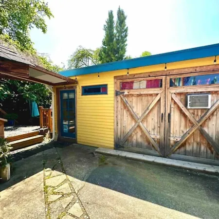 Urban Cottage - Pet Friendly With Hot Tub Access